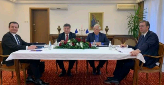 , Kurti dhe Vuçiç përballë njëri-tjetrit, nis takimi trepalësh në Ohër, diskutohet plani franko-gjerman