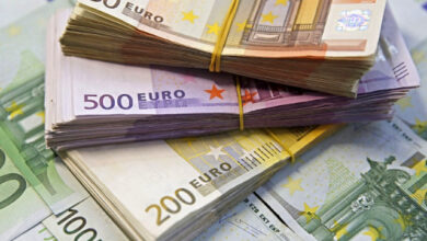 , Euro prek “vijën e kuqe”, çfarë pritet gjatë kulmit të sezonit turistik?