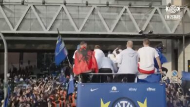 , Festë e &#8220;çmendur&#8221; në Milano! Kampion me Interin, Asllani nuk harron flamurin e Shqipërisë